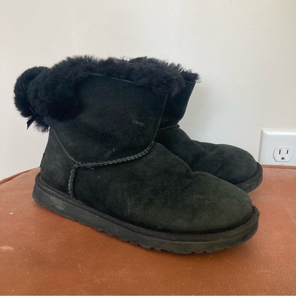 UGG | Bailey Mini Low Top Short Sheepskin Shearling Wool Bow Ankle Boot - Picture 1 of 8